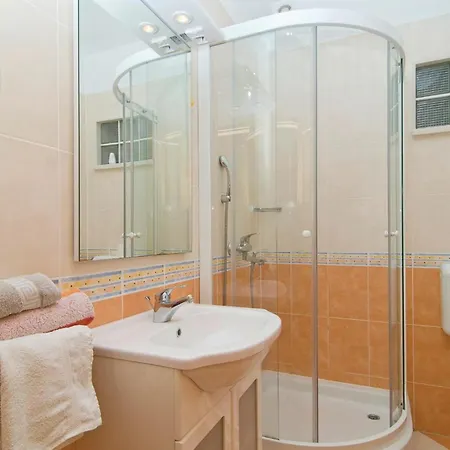 Beautiful Home In Lokva Rogoznica With Wifi Holiday home *